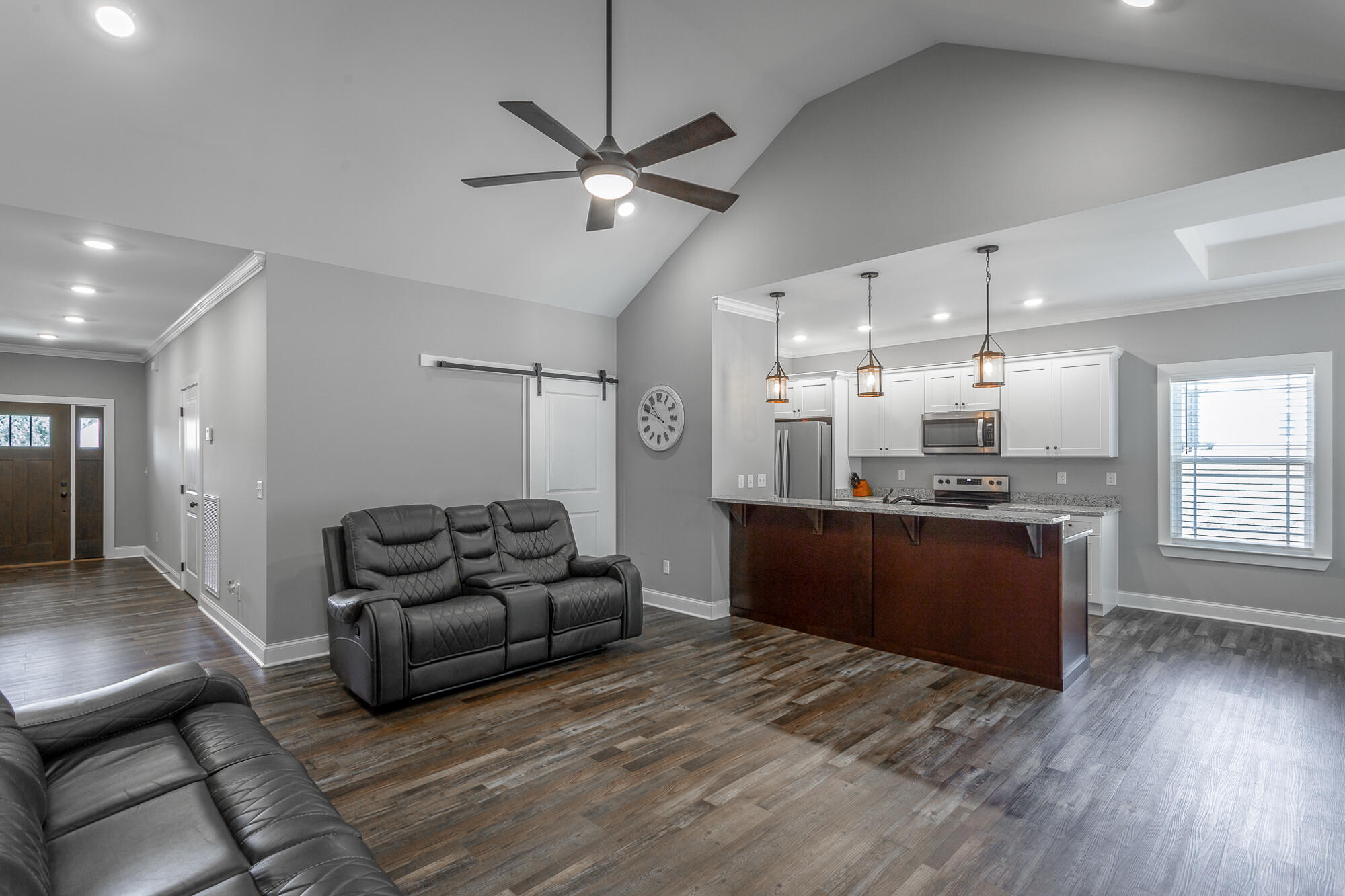 82 Senduro Pass Rock Spring, GA 30739 - Photo 5 of 31 Living area
