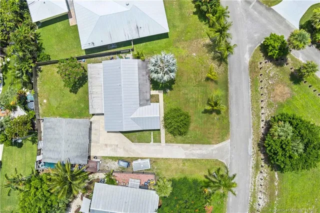 $424,000 | 9035 Southeast Athena Street, Hobe Sound, FL 33455