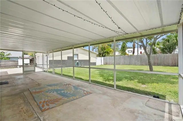 $424,000 | 9035 Southeast Athena Street, Hobe Sound, FL 33455