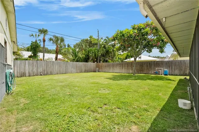 $424,000 | 9035 Southeast Athena Street, Hobe Sound, FL 33455