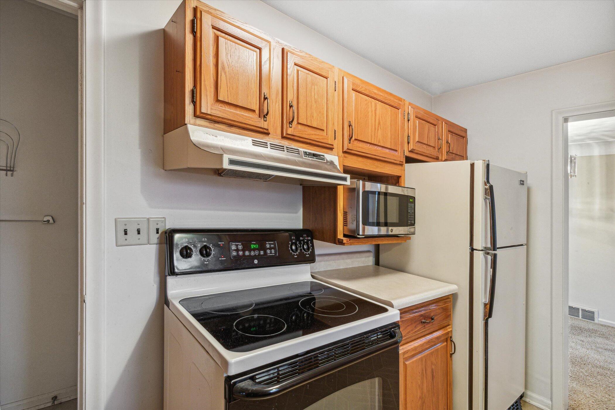 1933 Banbury Road Kalamazoo, MI 49001 - Photo 12 of 32 14-1933-Banbury-Rd-Kalamazoo-MI-49001-Wi