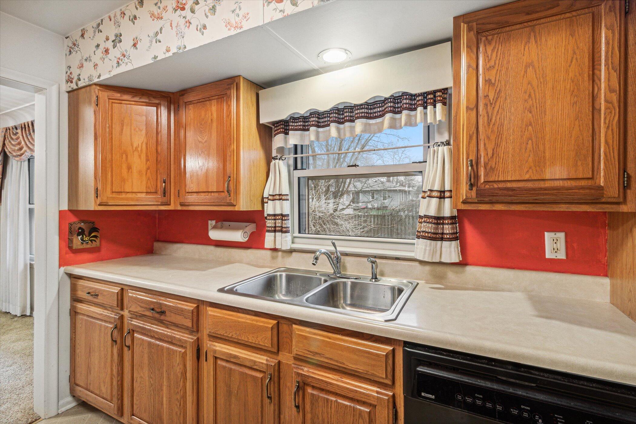 1933 Banbury Road Kalamazoo, MI 49001 - Photo 13 of 32 15-1933-Banbury-Rd-Kalamazoo-MI-49001-Wi