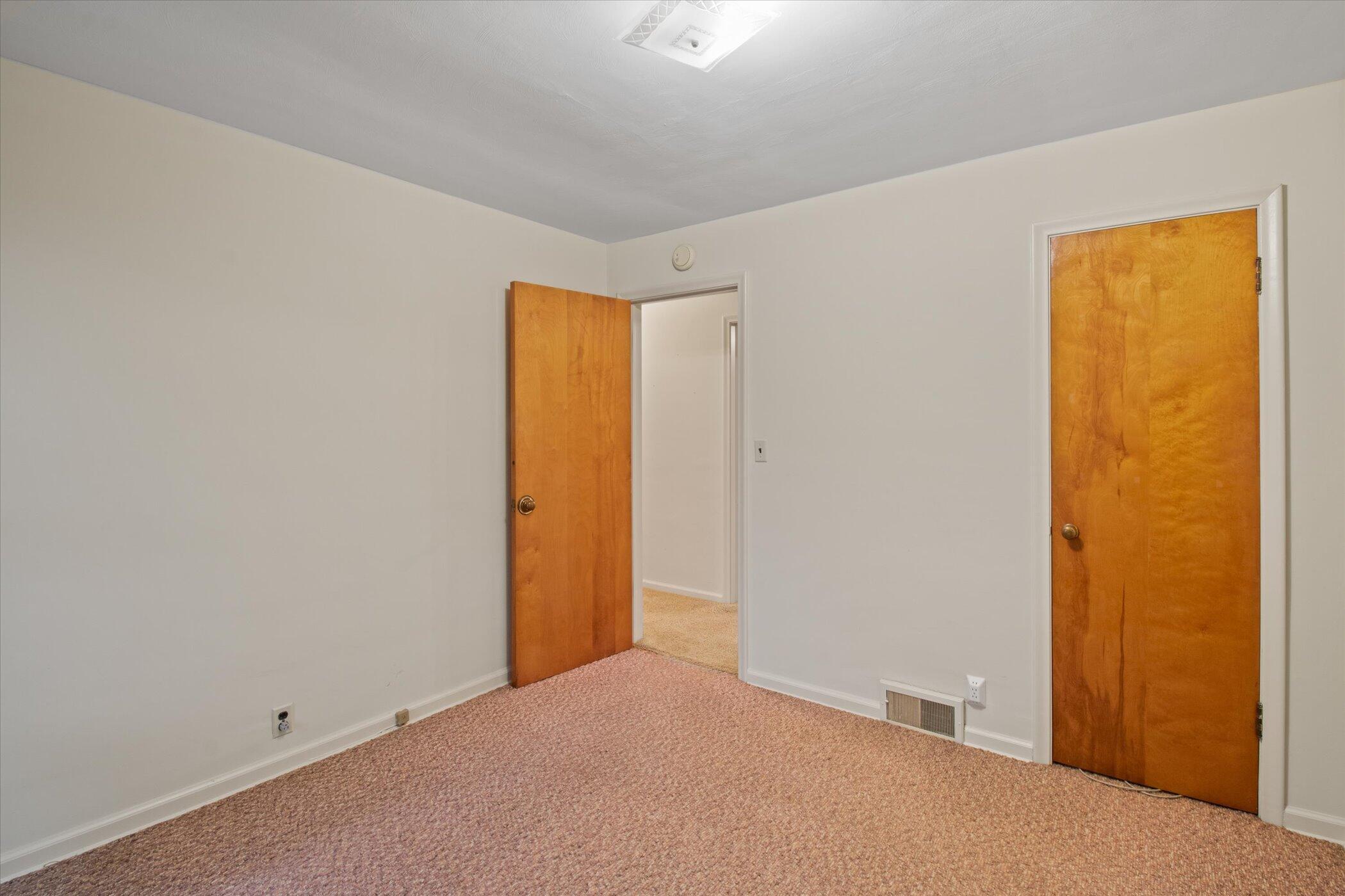 1933 Banbury Road Kalamazoo, MI 49001 - Photo 16 of 32 21-1933-Banbury-Rd-Kalamazoo-MI-49001-Wi
