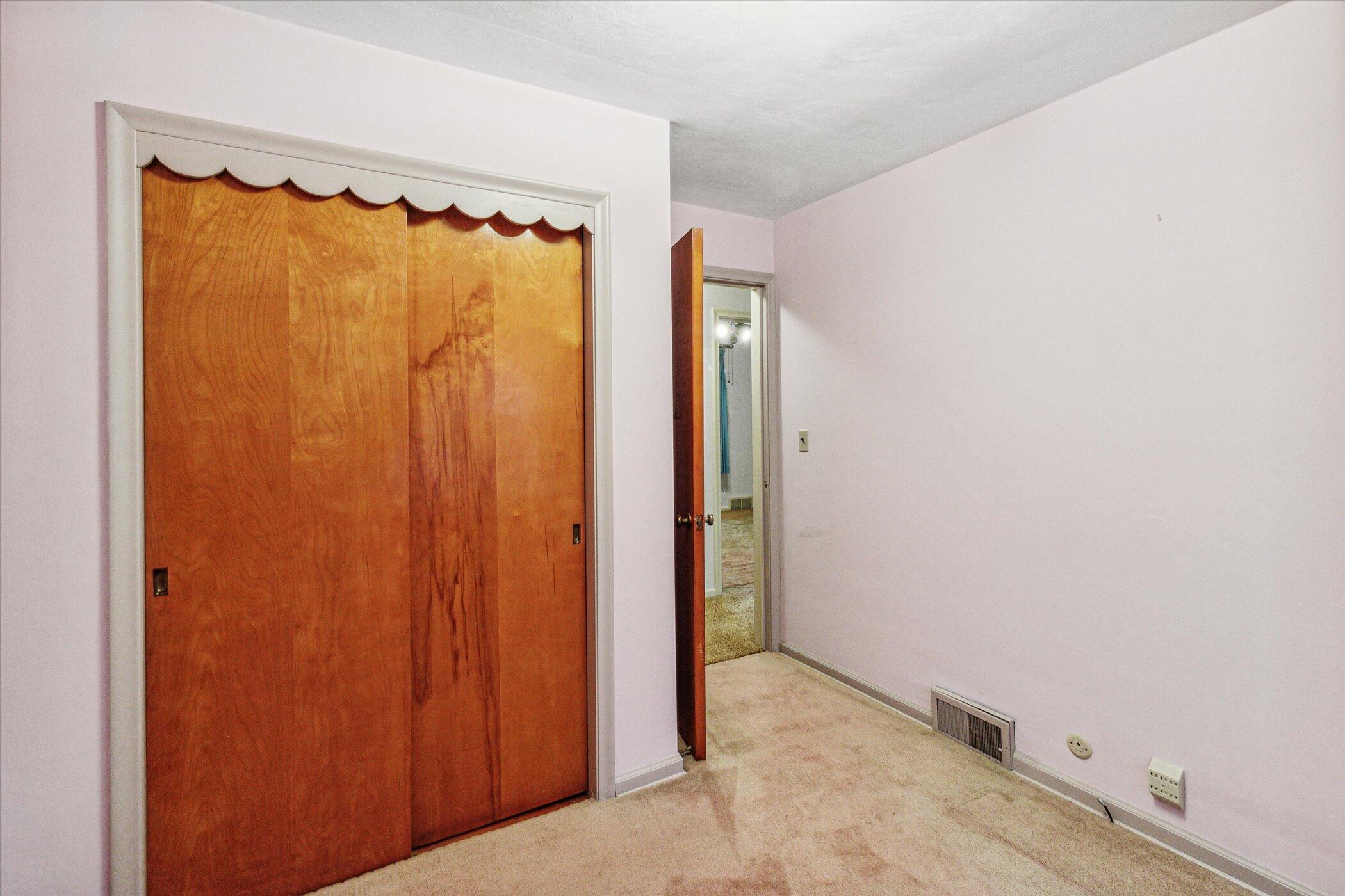 1933 Banbury Road Kalamazoo, MI 49001 - Photo 18 of 32 23-1933-Banbury-Rd-Kalamazoo-MI-49001-Wi