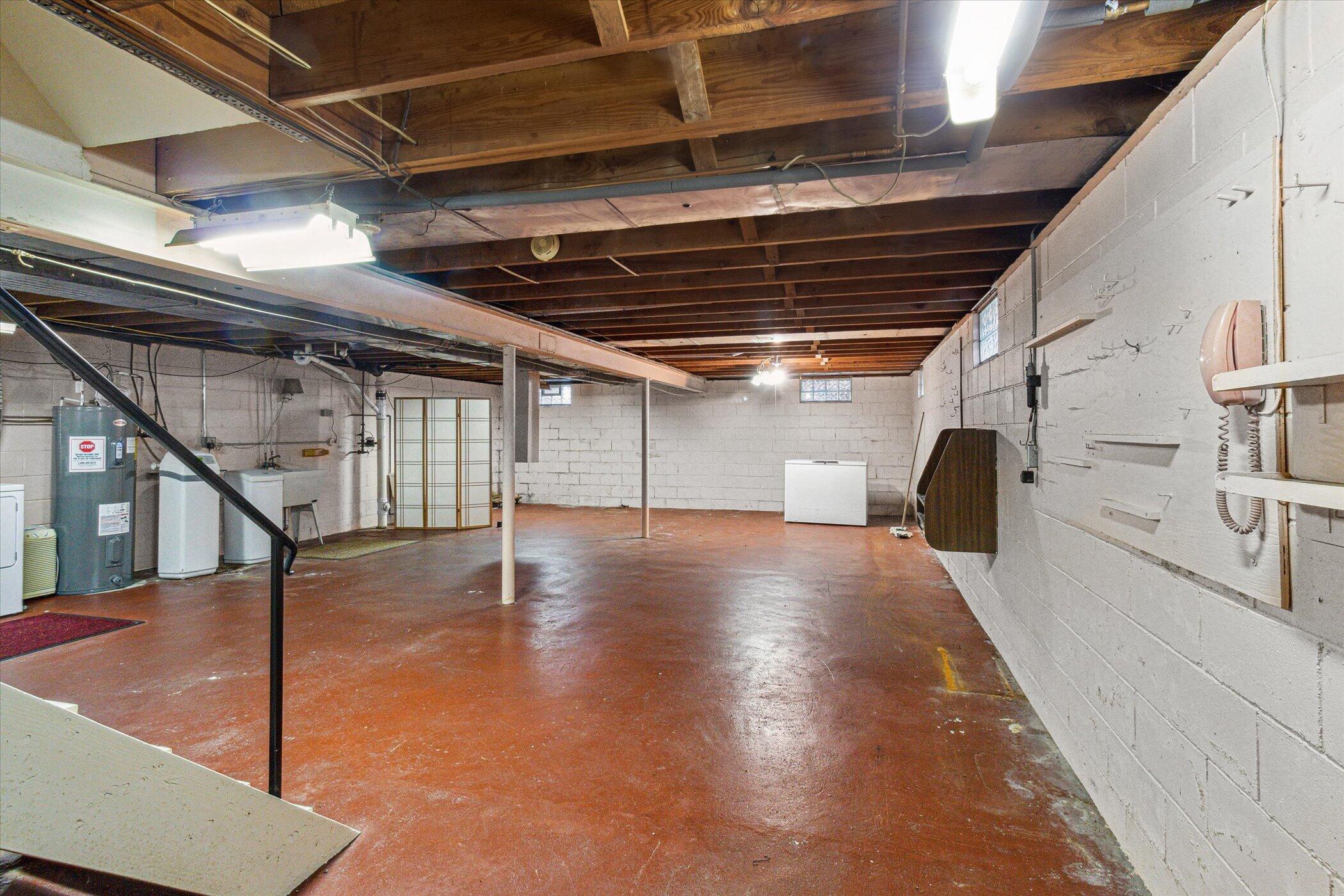 1933 Banbury Road Kalamazoo, MI 49001 - Photo 25 of 32 28-1933-Banbury-Rd-Kalamazoo-MI-49001-Wi