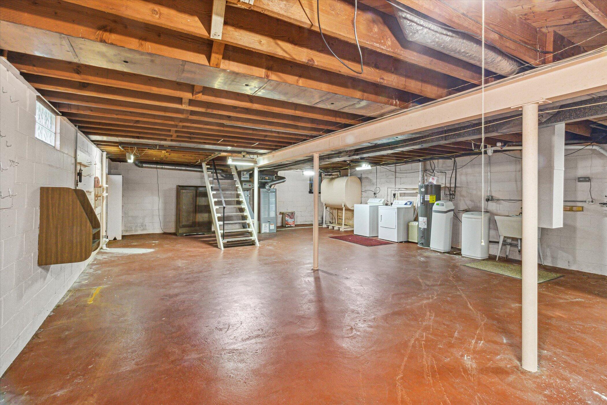 1933 Banbury Road Kalamazoo, MI 49001 - Photo 26 of 32 29-1933-Banbury-Rd-Kalamazoo-MI-49001-Wi