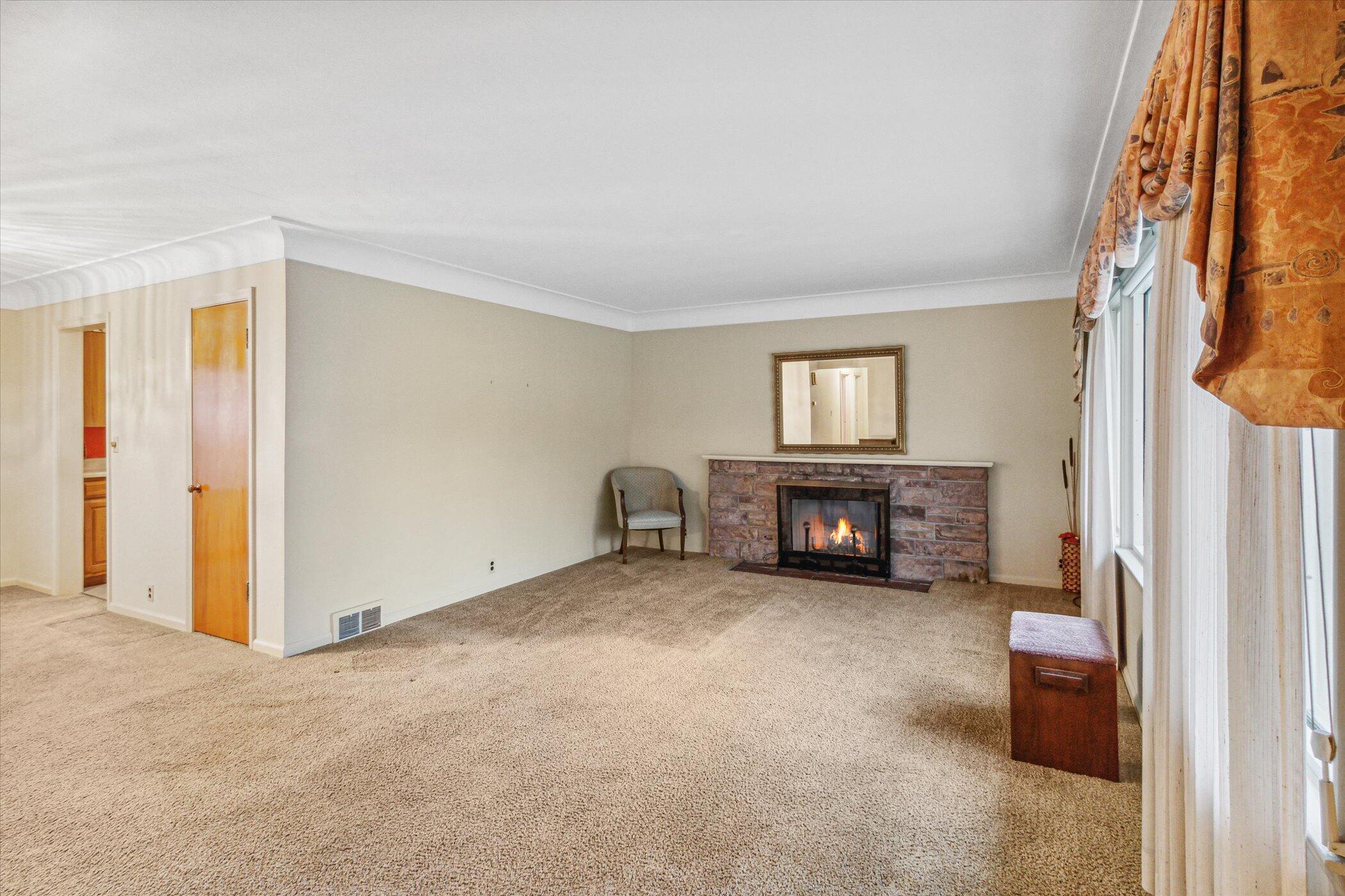 1933 Banbury Road Kalamazoo, MI 49001 - Photo 5 of 32 07-1933-Banbury-Rd-Kalamazoo-MI-49001-Wi