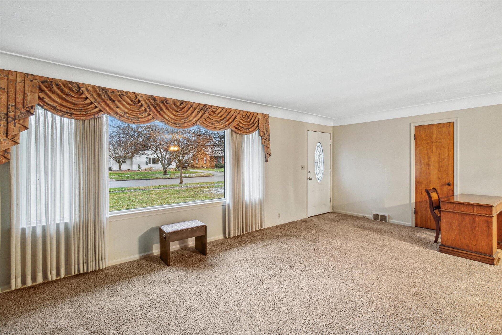 1933 Banbury Road Kalamazoo, MI 49001 - Photo 6 of 32 09-1933-Banbury-Rd-Kalamazoo-MI-49001-Wi