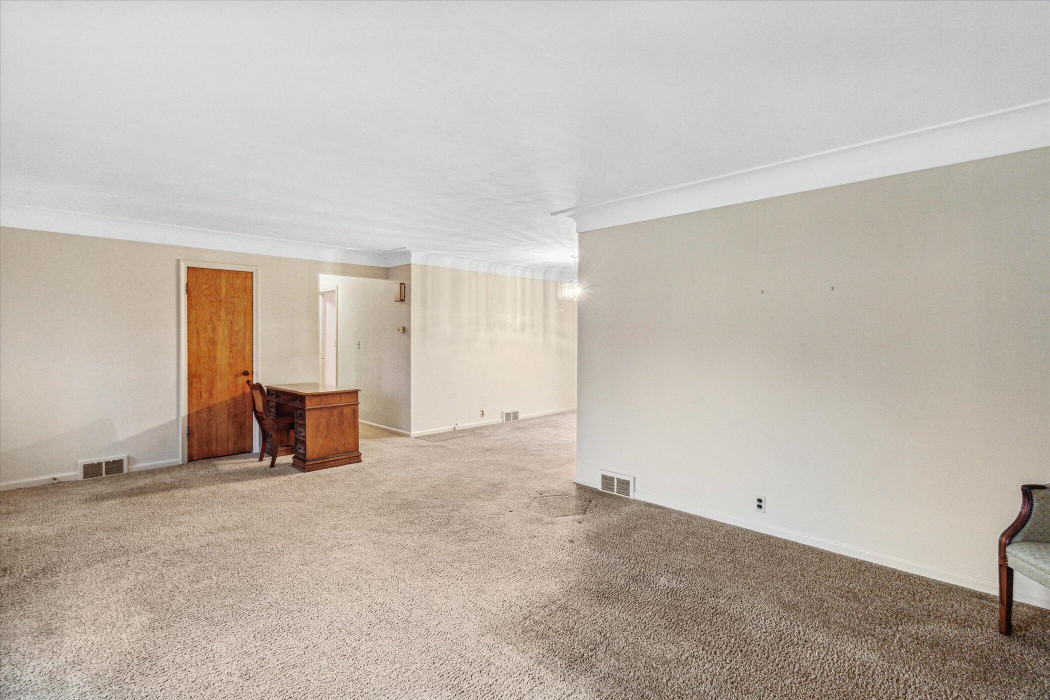 1933 Banbury Road Kalamazoo, MI 49001 - Photo 8 of 32 08-1933-Banbury-Rd-Kalamazoo-MI-49001-Wi
