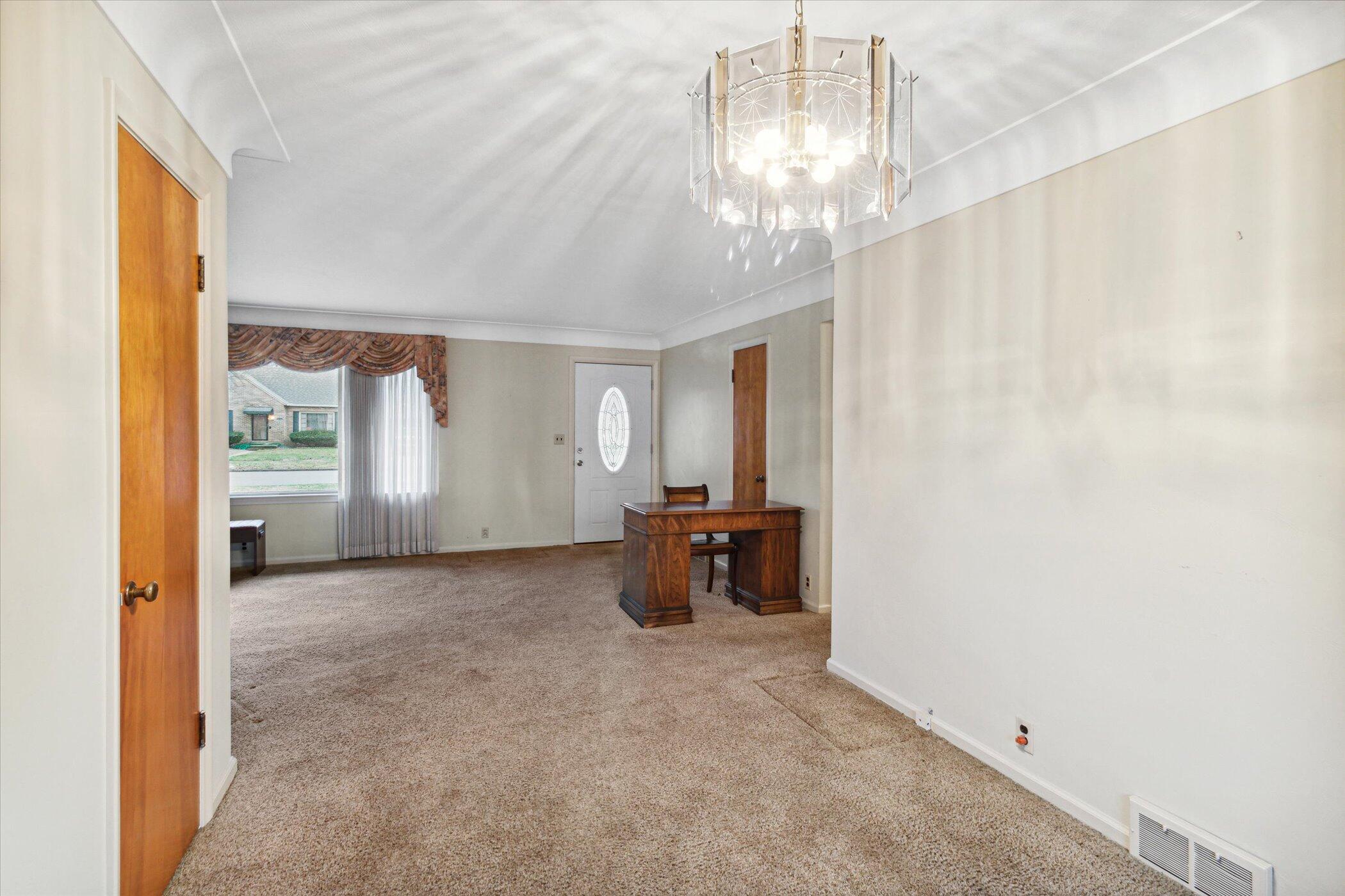 1933 Banbury Road Kalamazoo, MI 49001 - Photo 9 of 32 12-1933-Banbury-Rd-Kalamazoo-MI-49001-Wi