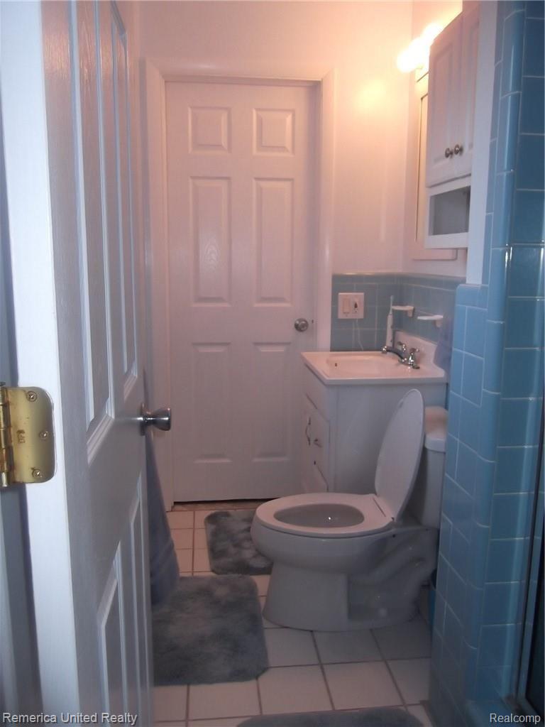 7860 North Henry Ruff Road Westland, MI 48185 - Photo 48 of 50 OTHER VIEW OF 2ND FULL BATH