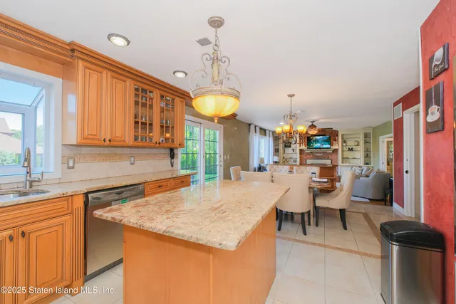 $1,800,000 | 5 Haywood Street | Tottenville