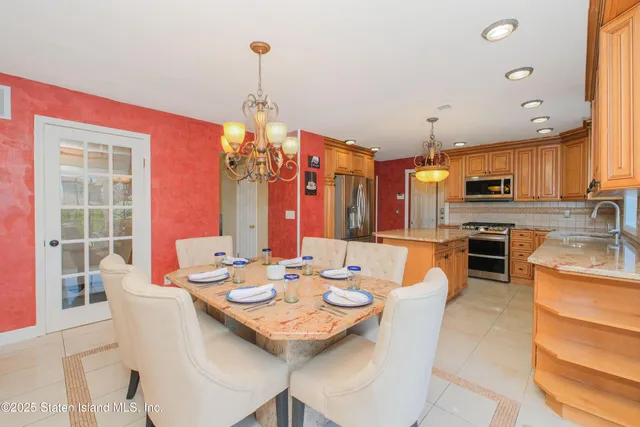 $1,800,000 | 5 Haywood Street | Tottenville