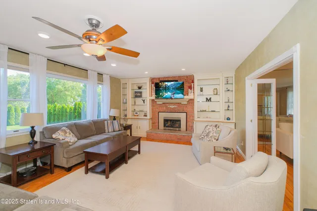 $1,800,000 | 5 Haywood Street | Tottenville