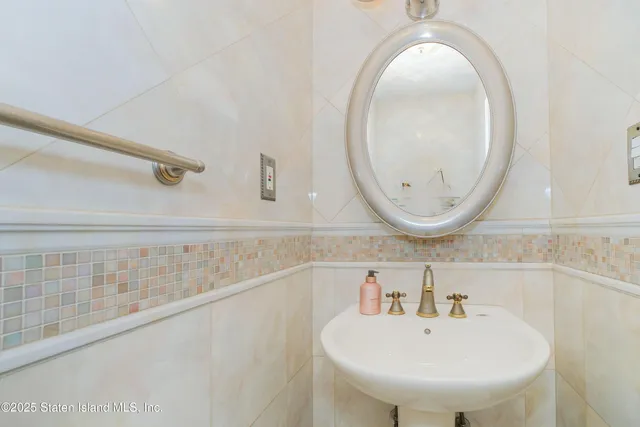 $1,800,000 | 5 Haywood Street | Tottenville