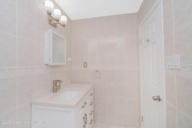 $1,800,000 | 5 Haywood Street | Tottenville