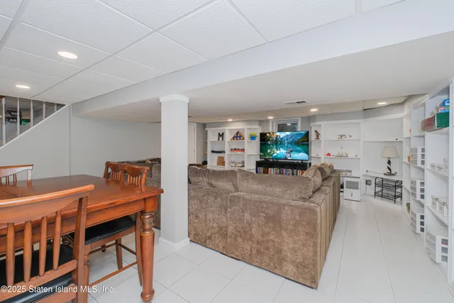 $1,800,000 | 5 Haywood Street | Tottenville