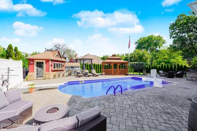 $1,800,000 | 5 Haywood Street | Tottenville