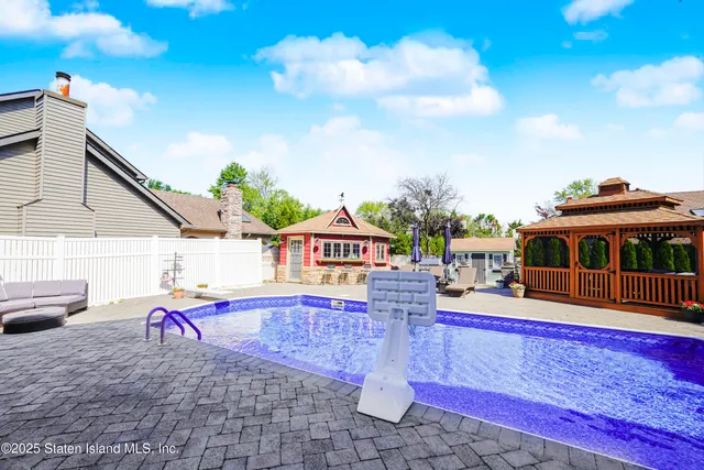 $1,800,000 | 5 Haywood Street | Tottenville