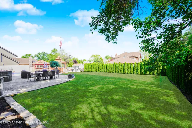 $1,800,000 | 5 Haywood Street | Tottenville