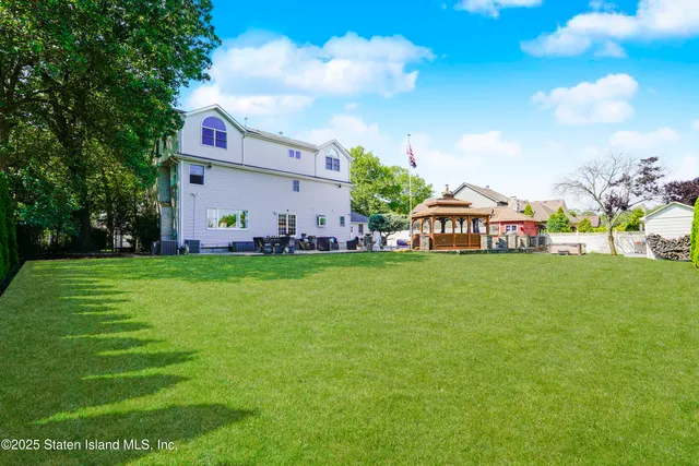 $1,800,000 | 5 Haywood Street | Tottenville