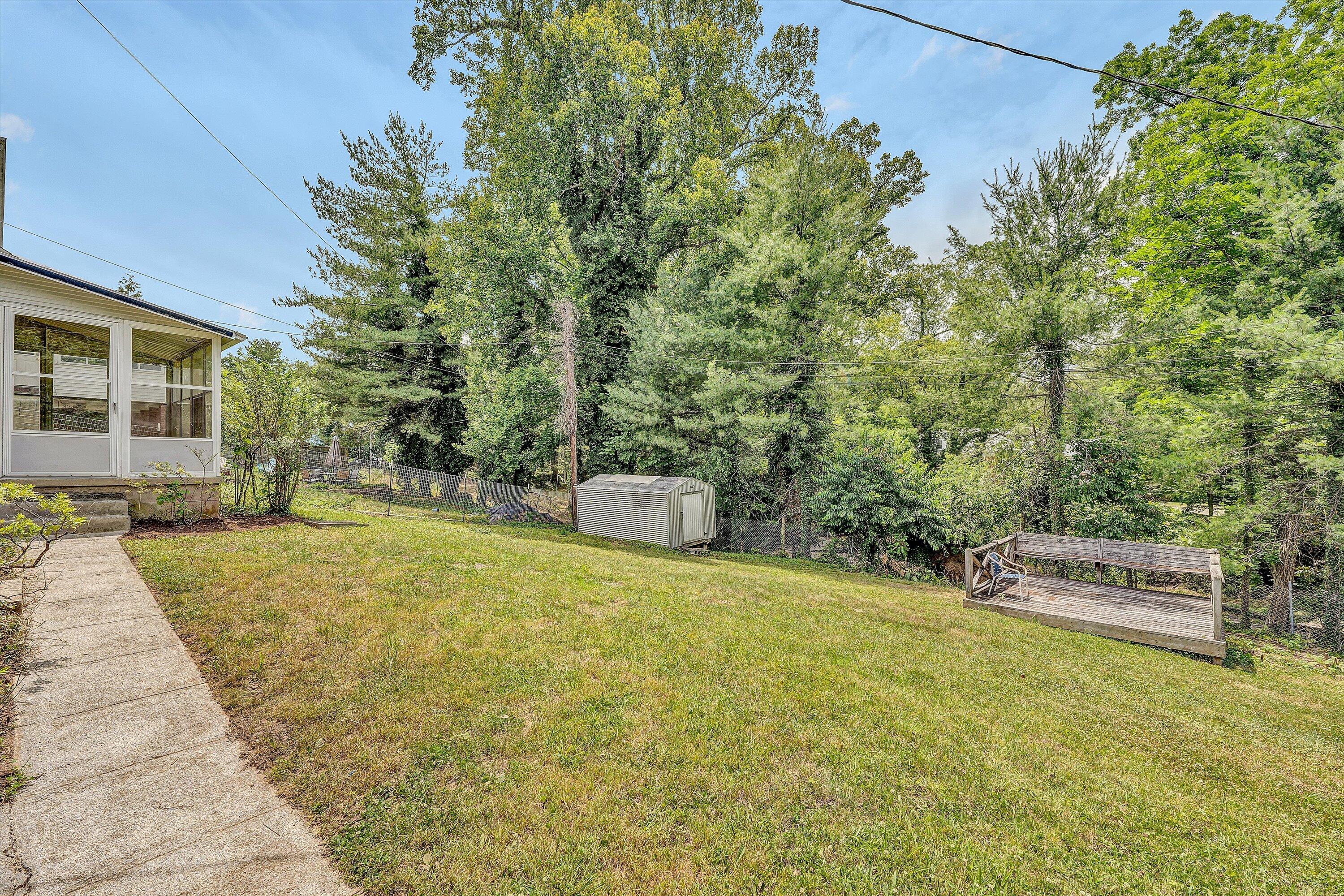 6066 Thornrose Road Roanoke, VA 24012 - Photo 28 of 32 28-DSC04066