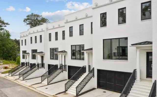 $6,000 | 3667 Peachtree Road Northeast, Unit 19, Atlanta, GA 30319