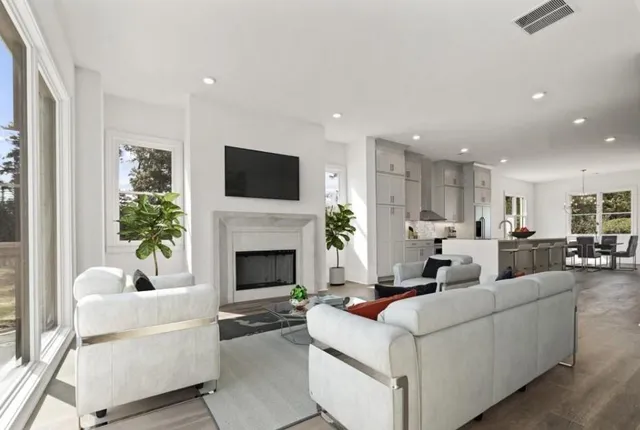 $6,000 | 3667 Peachtree Road Northeast, Unit 19, Atlanta, GA 30319