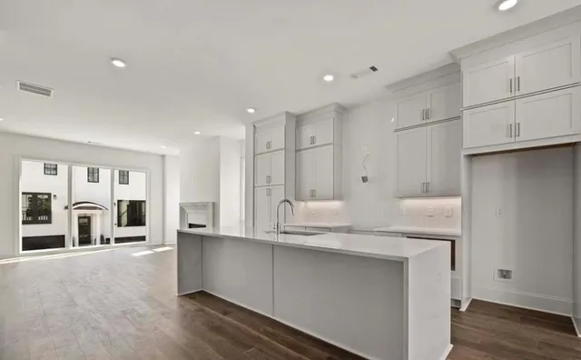 $6,000 | 3667 Peachtree Road Northeast, Unit 19, Atlanta, GA 30319