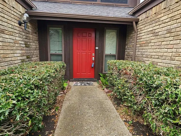 $2,300 | 3921 Whiterock Trail, Garland, TX 75043