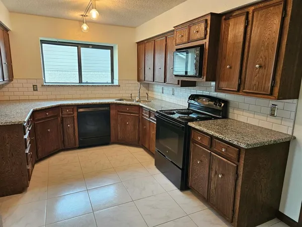 $2,300 | 3921 Whiterock Trail, Garland, TX 75043