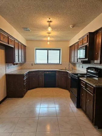 $2,300 | 3921 Whiterock Trail, Garland, TX 75043