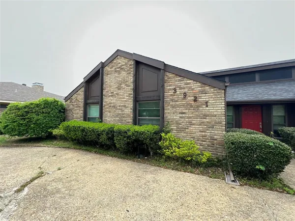 $2,300 | 3921 Whiterock Trail, Garland, TX 75043
