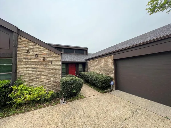 $2,300 | 3921 Whiterock Trail, Garland, TX 75043