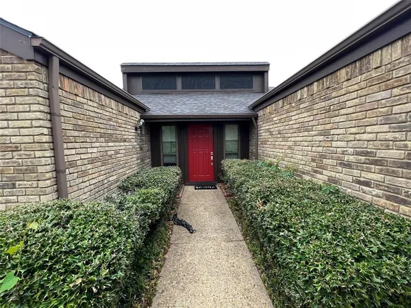 $2,300 | 3921 Whiterock Trail, Garland, TX 75043