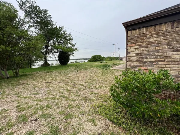 $2,300 | 3921 Whiterock Trail, Garland, TX 75043