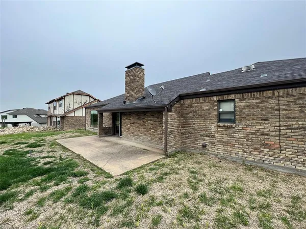 $2,300 | 3921 Whiterock Trail, Garland, TX 75043