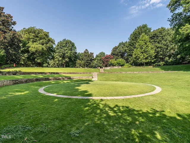 a view of a tennis court