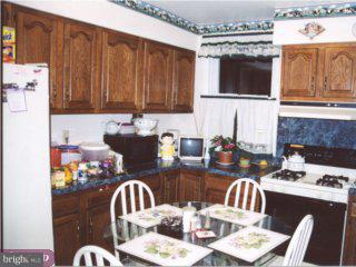187 Springton Road Upper Darby, PA 19082 - Photo 4 of 6