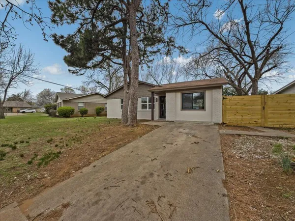 $289,999 | 802 North L Robinson Drive, Arlington, TX 76011