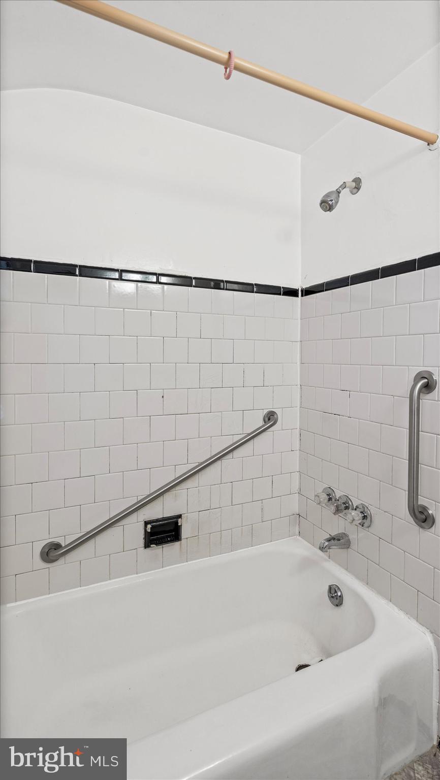 1805 Crestview Road Baltimore, MD 21239 - Photo 19 of 39 a bathroom with a bathtub