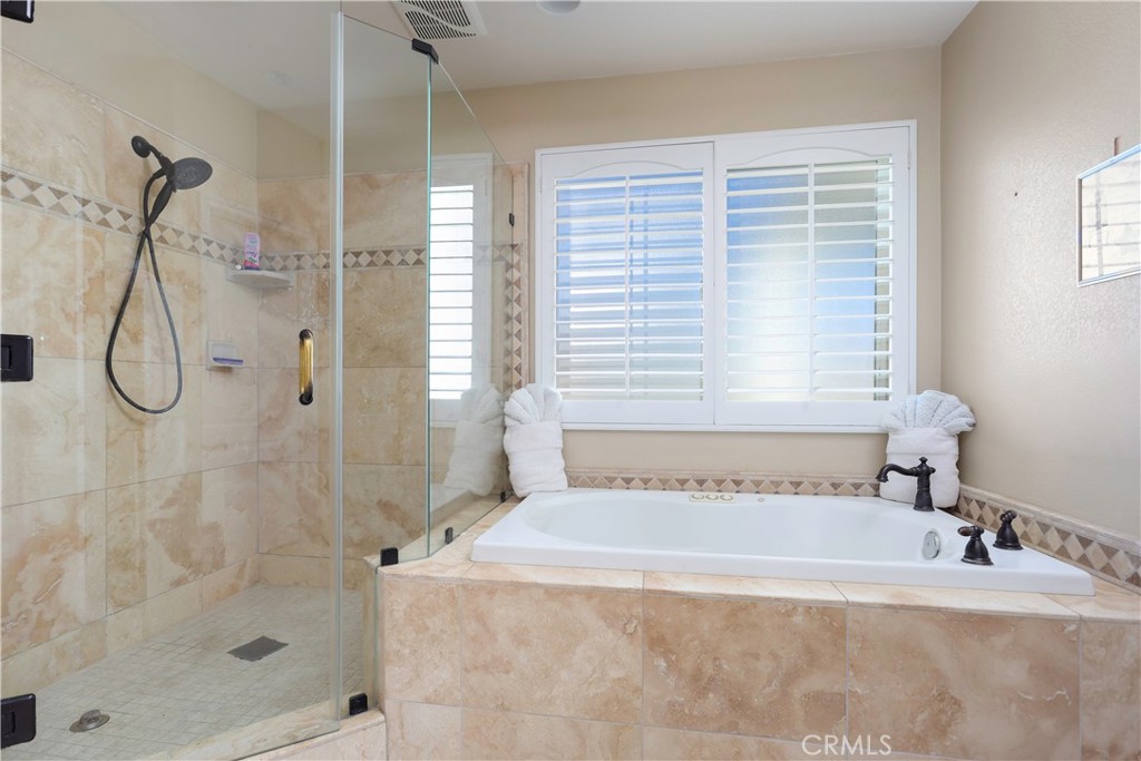 42561 25th Street West Lancaster, CA 93536 - Photo 19 of 41 a bathroom with a bath tub sitting next to a window