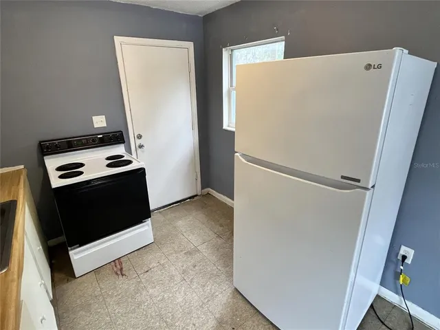 $600 | 402 Terry Street, Wildwood, FL 34785