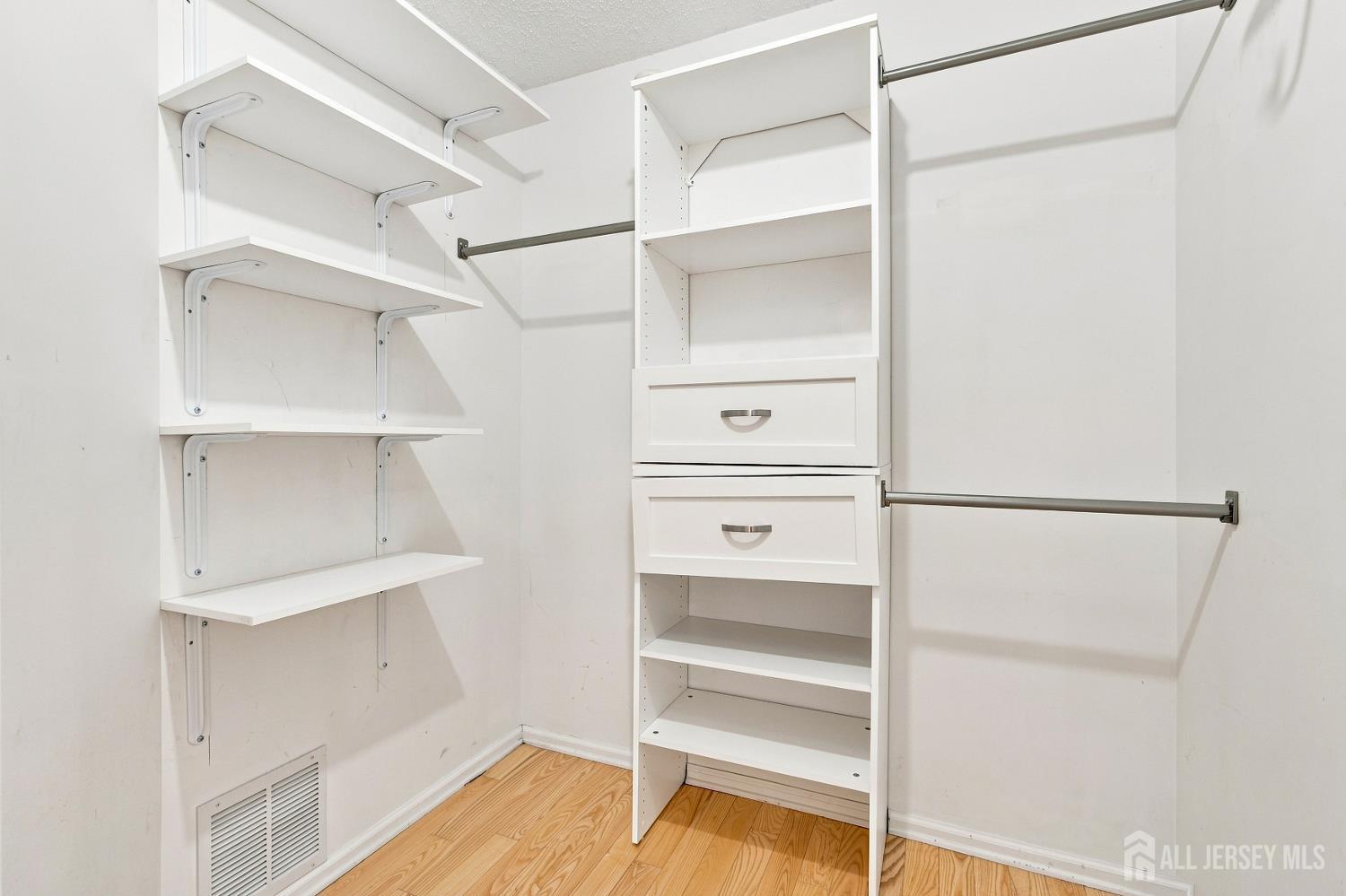 63 Prestwick Way Edison, NJ 08820 - Photo 18 of 29 Gallery Image 18