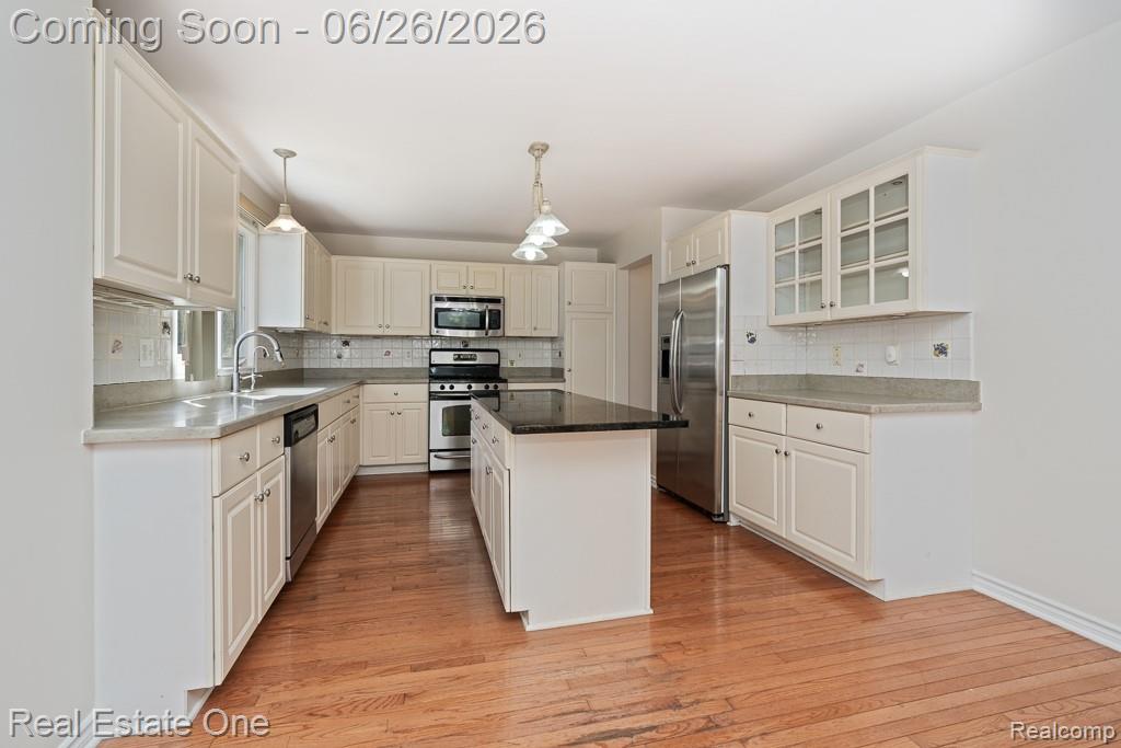 227 Bloomer Ridge Court Rochester, MI 48307 - Photo 12 of 45 227 Bloomer Ridge Court_MLS-011.jpg