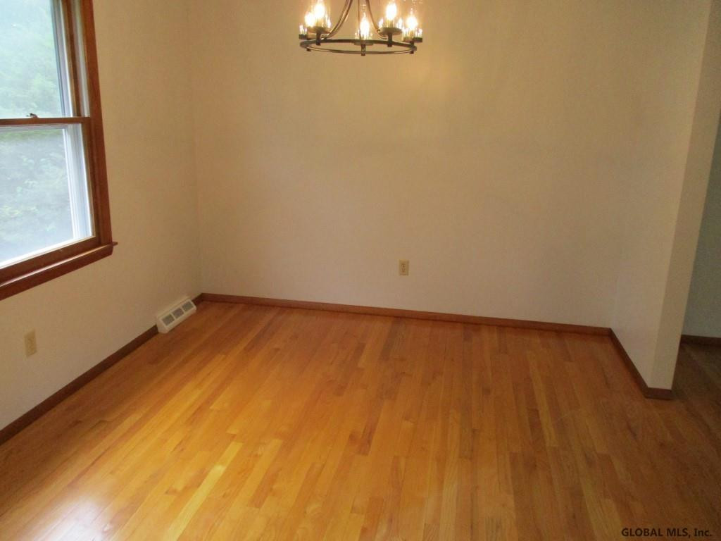 2023 Balltown Road Niskayuna, NY 12309 - Photo 23 of 45 Photo 22