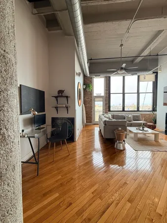 $399,900 | 1601 West School Street, Unit 401, Chicago, IL 60657