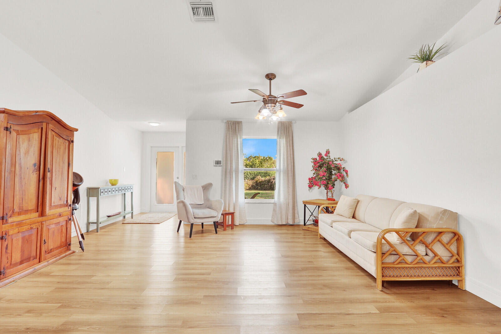 18019 43rd Road North Loxahatchee, FL 33470 - Photo 10 of 35 Light and bright
