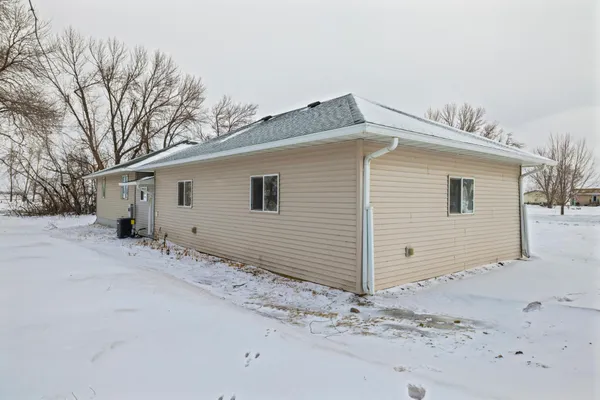 $250,000 | 610 6th Street, Hope, ND 58064