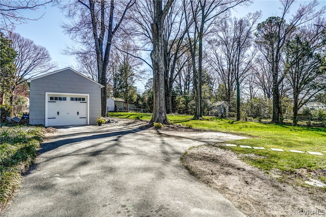 109 North Ridge Road Henrico, VA 23229 - Photo 37 of 41 a view of a house with basketball court